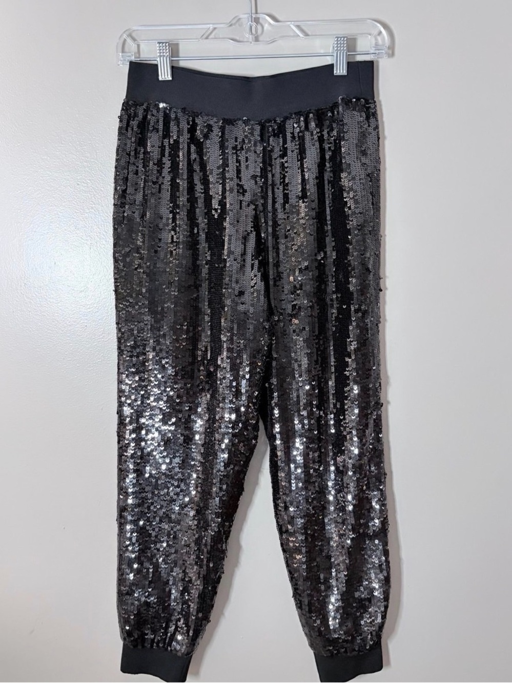 Alice + Olivia Black Sequin Jogger Pants Holiday Party Size 2 Like New